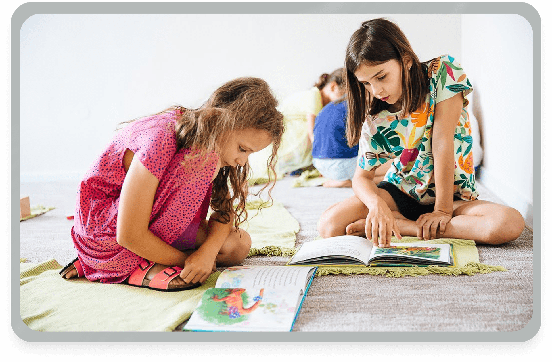 Deti študujúce v uvoľnenej atmosfére